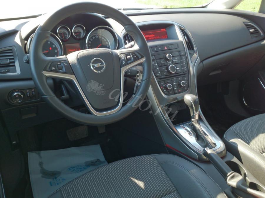 Opel-Astra-J-Hatchback-2012-7